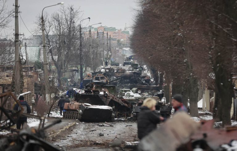Guerra in Ucraina, Mosca minaccia di “radere al suolo” la città di Konotop, ma il sindaco ribatte: “Non ci arrederemo mai”