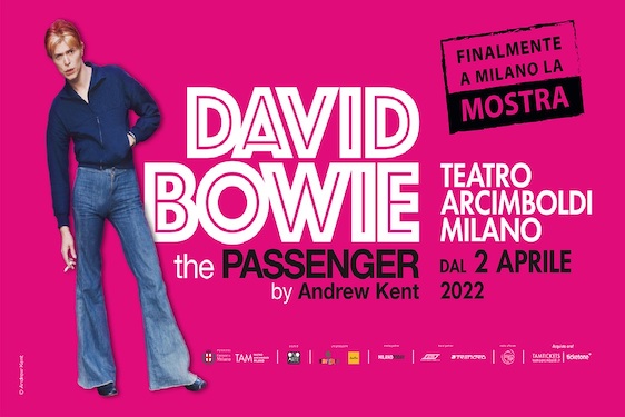 Milano, al teatro Arciboldi dal 2 aprile una mostra fotografica su David Bowie anni ’70
