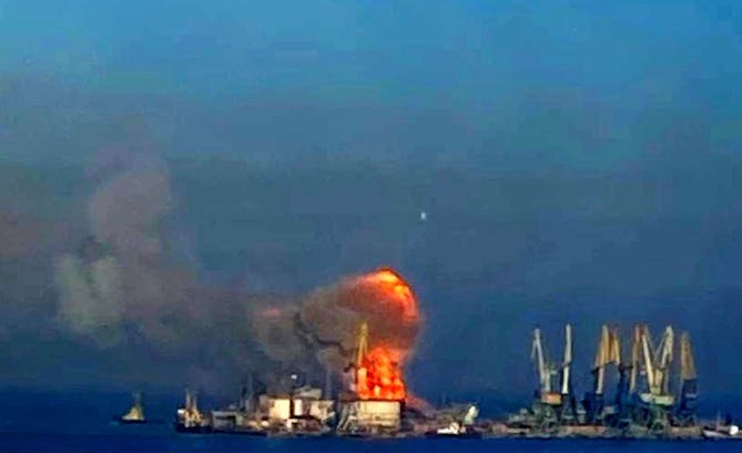 Guerra in Ucraina, fiamme nel porto di Berdyansk