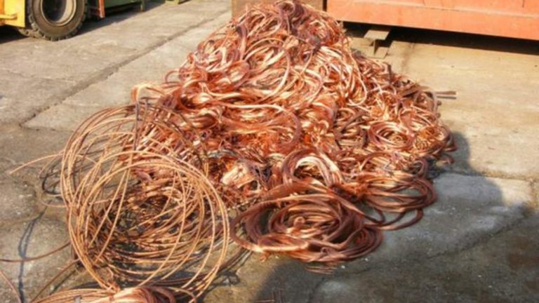 Roma, arrestate quattro persone per furto di mezzo tonnellata di rame