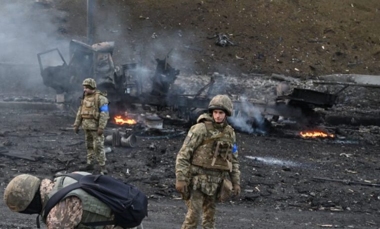 Guerra in Ucraina: Kiev sempre più stretta nell’assedio delle forze corazzate russe. Sono oltre 10 miliardi i danni dall’inizio dell’invasione di Mosca
