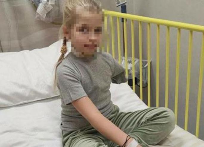 Guerra in Ucraina, è arrivata a Roma la bimba di 9 anni senza un braccio perso in un sobborgo di Kiev
