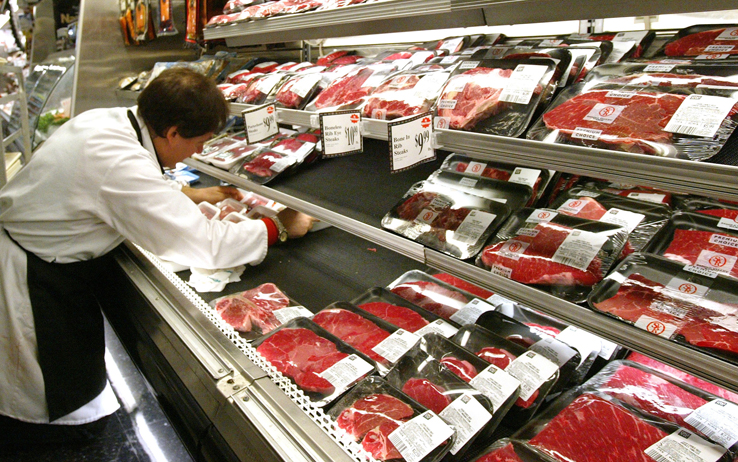 Milano, la Polizia locale ha sequestrato 120 chili di pesce e carne non tracciati