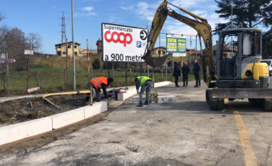 Modificati i cigli della nuova rotatoria. Positiva la prova ufficiale con il Cotral