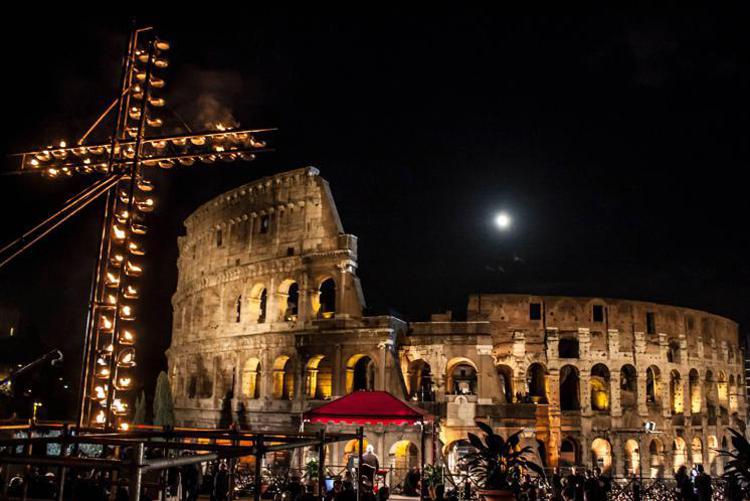 Pasqua 2022, la cerimonia della via Crucis torna al Colosseo per il Venerdì Santo