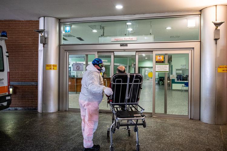 Covid, in 14 Regioni è in aumento l’occupazione dei posti letto negli ospedali