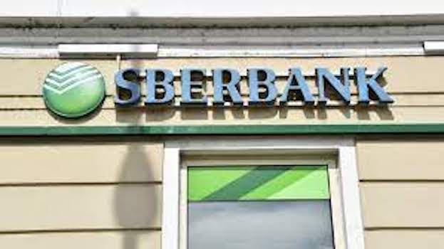 Guerra in Ucraina, Londra sanziona la prima banca russa “Sberbank”