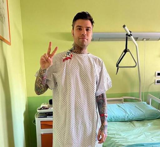 Milano, operato il cantautore Fedez per l’asportazione di un raro tumore al pancreas