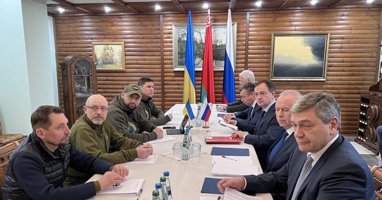 Guerra in Ucraina, in corso il terzo round dei colloqui di pace ma non c’è accordo sui corridoi umanitari