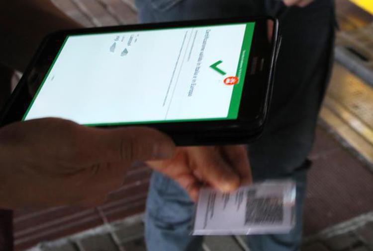 Termini Imerese, 300 euro per un Green pass falso: 25 persone indagate dalla polizia