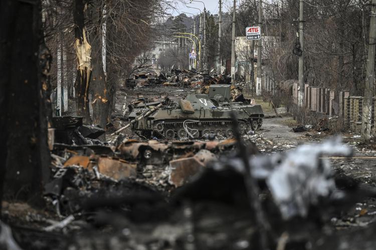 Guerra in Ucraina, per Kiev la Russia ha perso 16mila soldati, 575 tank, 117 aerei,127 elicotteri, 7 navi e 293 cannoni