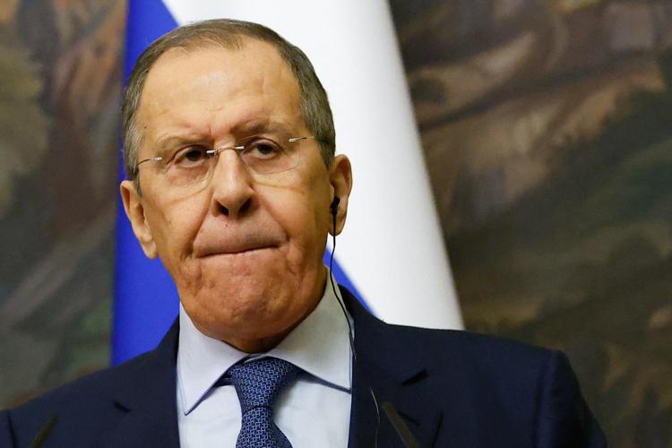 Guerra in Ucraina, parla il ministro Lavrov: “I negoziati con Kiev sono difficili perché cambiano continuamente posizione”