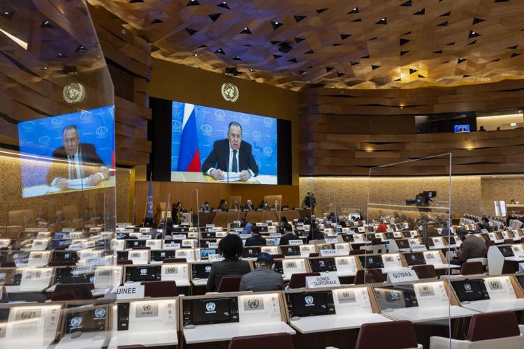 Guerra in Ucraina, parla Lavrov e l’Onu si svuota per protesta: “La Russia è isolata e dovrebbe vergognarsi”