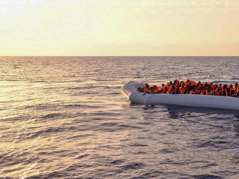 Migranti, parla Alarm Phone: naufragio a largo delle coste libiche, morte 50 persone