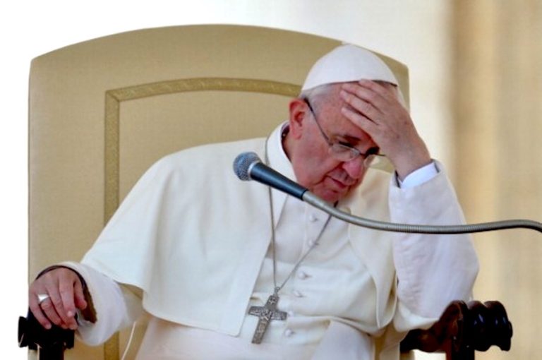 Guerra in Ucraina, il disperato appello del Papa: “Fermatevi! Pensate soprattutto ai bambini”