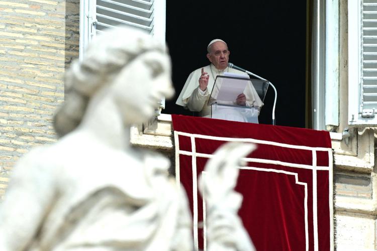 Invasione dell’Ucraina, l’accorato appello di Papa Francesco: “La guerra non devasta solo il presente ma anche l’avvenire di una società”