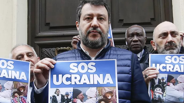 Guerra in Ucraina, Salvini contestato in Polonia per le sue magliette con il volto di Putin