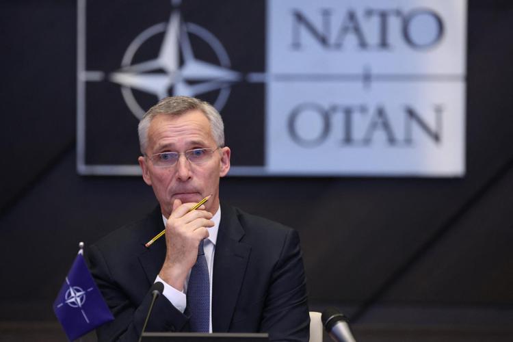 Stoltenberg: “La Nato deve prepararsi a fornire all’Ucraina un sostegno a lungo termine, la guerra può protrarsi molto perché la Russia non ha nessuna intenzione di mollare la presa”