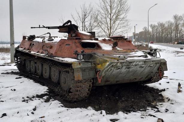 Guerra in Ucraina, per Kiev i russi hanno perso 15mila uomini, 498 tank, 97 aerei, 121 elicotteri e 3 navi