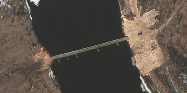 Guerra in Ucraina, le forze russe hanno distrutto il ponte chiave di collegamento con Kiev utilizzato per gli aiuti umanitari