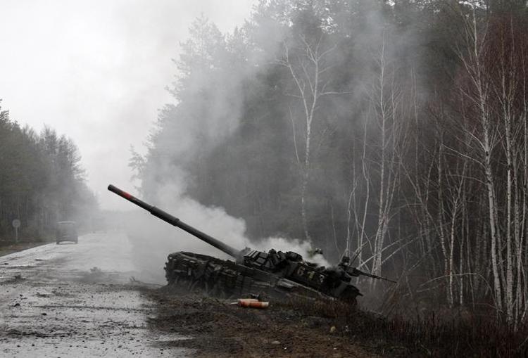 L’orrore della guerra in Ucraina: il fronte è disseminato di corpi dei soldati russi