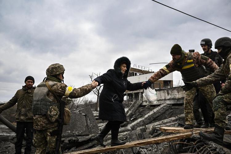Invasione dell’ Ucraina, la procura di Kiev indaga su 7.500 crimini di guerra commessi dai soldati russi