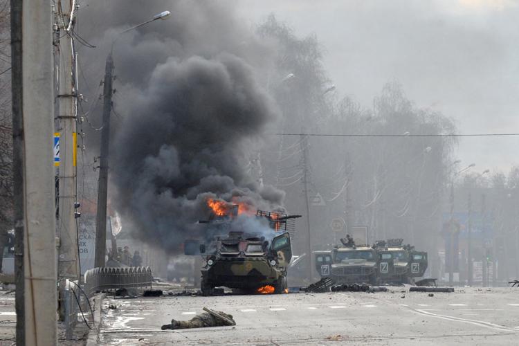 Guerra in Ucraina, le perdite russe secondo Kiev: 14mila soldati, 450 tank, 93 aerei, 112 elicotteri, 3 unità navali e 205 cannoni
