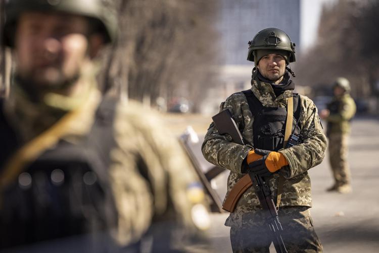 Guerra in Ucraina il 49% degli uomini sono pronti ad imbracciare le armi contro l’invasore russo