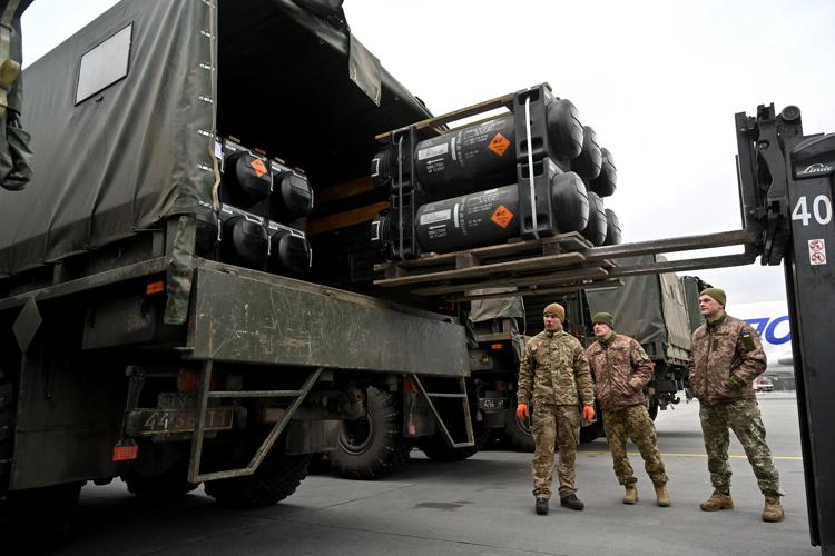 Guerra in Ucraina, Mosca fa la ‘voce grossa’: “Gli Usa per mantenere rapporti con noi devono bloccare le forniture di armi a Kiev”