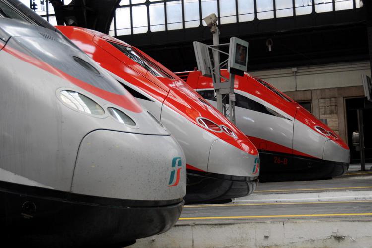 Ferrovie dello Stato italiane e sindacati hanno siglato l’ipotesi di accordo per il rinnovo del contratto aziendale: +110 euro al mese