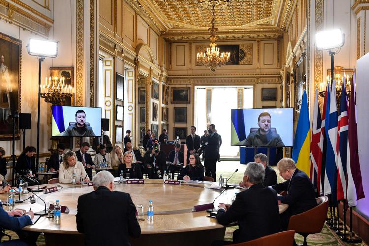 Guerra in Ucraina, parla Zelensky: “È chiaro che l’Ucraina non è un membro della Nato. E non ci entreremo. Lo capiamo questo” 