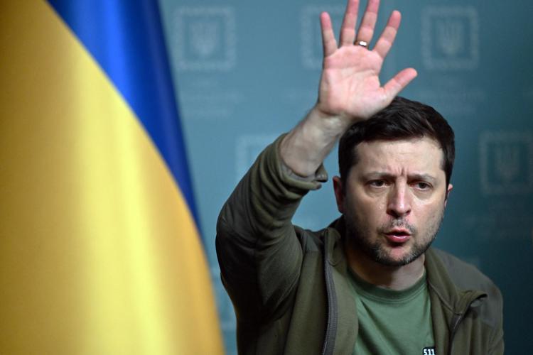 Guerra in Ucraina, la previsione di Zelensky: “Oggi la guerra è qui, domani sarà in Lituania, poi in Polonia, poi in Germania”