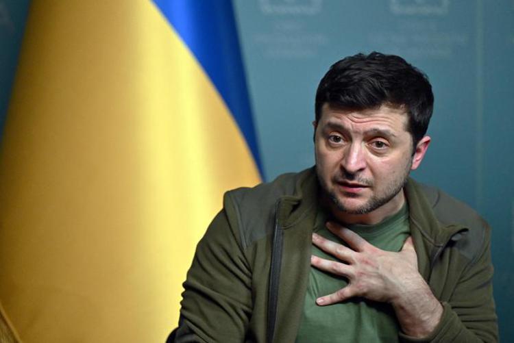 Guerra in Ucraina, la disperazione di Zelensky: “A Mariupol è in atto un genocidio”