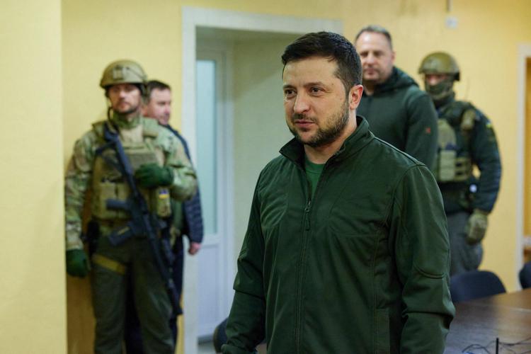 Guerra in Ucraina, per Zelensky “la Russia vuole cancellare ogni traccia di vita dal Donbass”