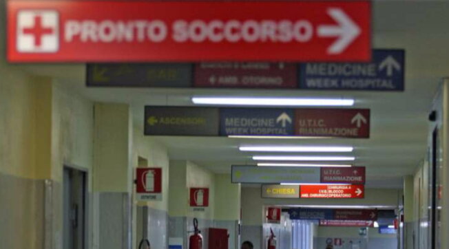 Ricovero choc a Napoli: 12enne aggredito e infilzato alla testa con una chiave