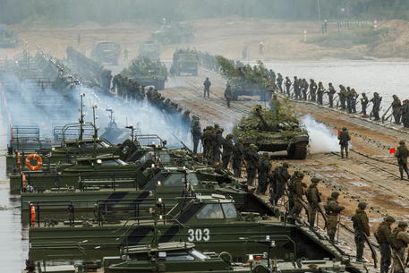 Guerra in Ucraina, secondo l’intelligence di Kiev la Russia sta concentrando truppe vicino al confine
