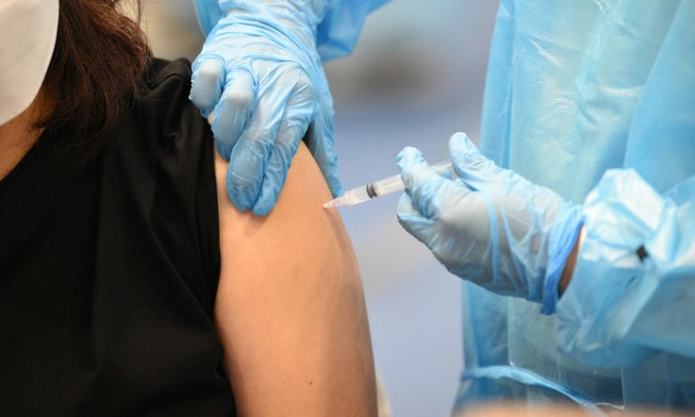 Covid, Iss: “La dose booster del vaccino dà un livello di protezione pari al 91%”
