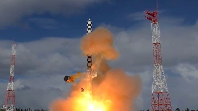 Russia: test del nuovo missile intercontinentale Sarmat: “Farà riflettere chi ci minaccia”