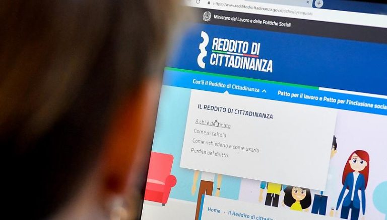 Catania, furbetti del reddito di cittadinanza: denunciate 389 persone