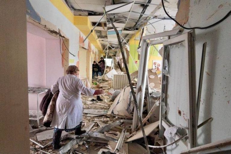 Guerra in Ucraina, secondo Kiev i russi hanno distrutto deliberatamente 300 ospedali