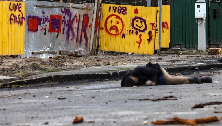 Guerra in Ucraina, il massacro di Bucha, parla Kuleba: “E’ stato un atto deliberato della Russia”