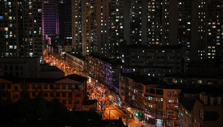 Covid, a Shanghai alta la tensione in città per il lockdown rigidissimo. Ci sono rivolte popolari