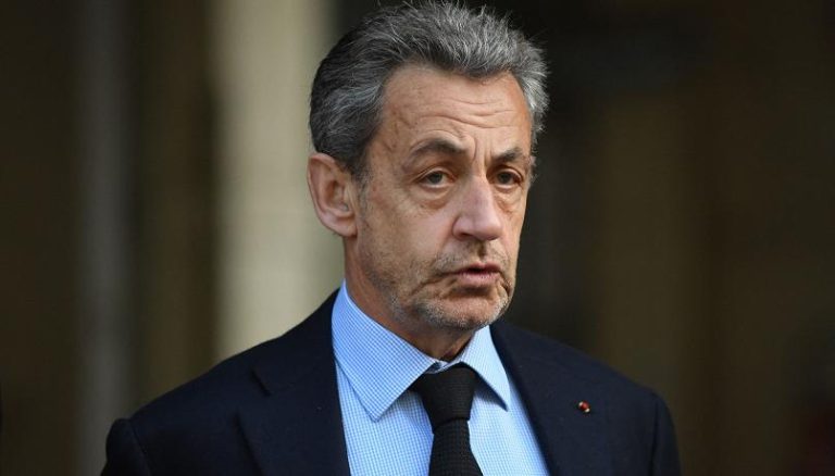 Francia, l’ex presidente Sarzozy: “Voterà per Macron”