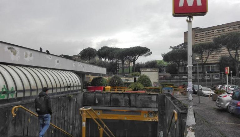 Napoli, incidente sulla linea 2 della metropolitana: ferite cinque persone