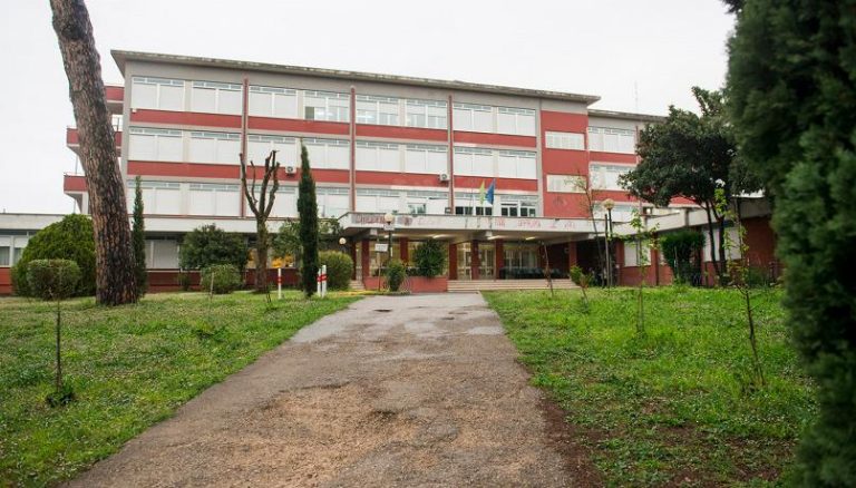 Roma, la vicenda della preside del liceo Montale: “Nessuna violazione del codice disciplinare”