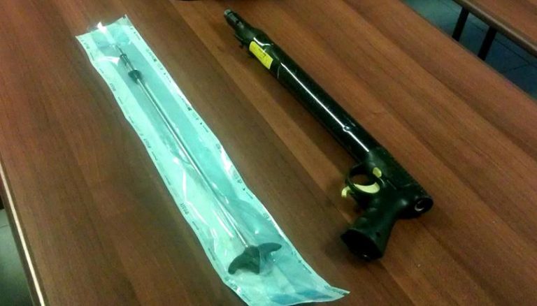 Santa Maria Coghinas (Sassari), un uomo ha aggredito i genitori con un fucile da pesca subacquea e un coltello procurando a entrambi gravissime lesioni