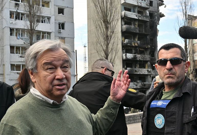 Ucraina, Guterres a Borodyanka: “La guerra è malvagia e inaccettabile”