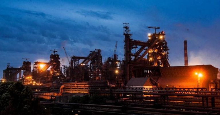 Guerra in Ucraina, a Mariupol si sta svolgendo una feroce battaglia corpo a corpo nell’acciaieria Azovstal