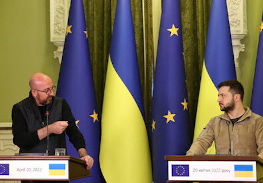 Il presidente del Consiglio europeo Michel incontra Zelensky a Kiev: “Siamo per la vittoria dell’Ucraina”