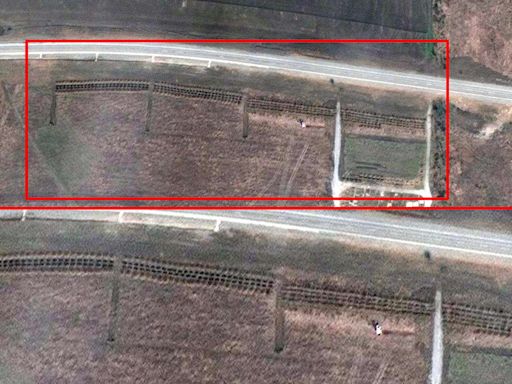 Il primo ministro ucraino Shmyhal a Washington: “Mariupol è la peggiore catastrofe del secolo, trovata fosse comune con 9mila corpi”